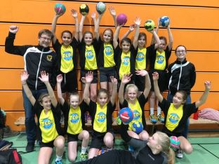 Handballmädchen erfolgreich-02.jpg