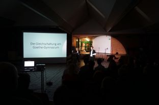 ScienceSlam-2016_05 Gleichschaltung am Goethe.jpg